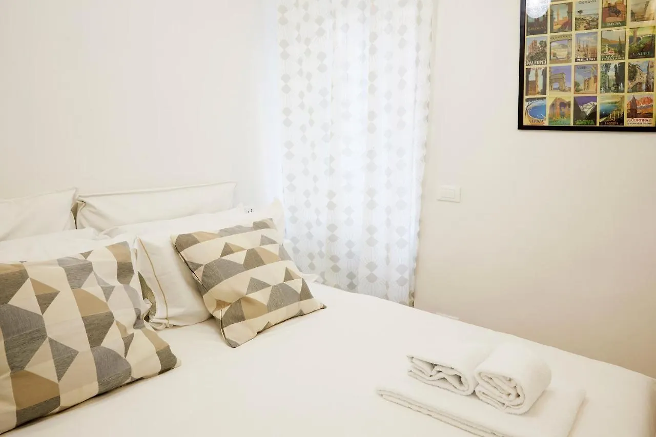 Prestige Boutique Homes - Colonne Di San Lorenzo Mediolan 0*,  Włochy