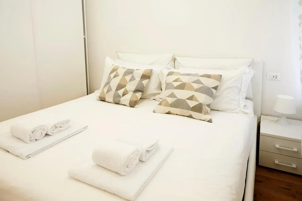 Prestige Boutique Homes - Colonne Di San Lorenzo Mediolan Apartament
